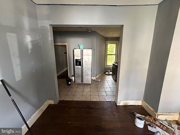 3rd image of 522 W Somerville Ave