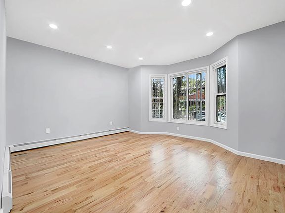 5th image of 495 Schenck Ave