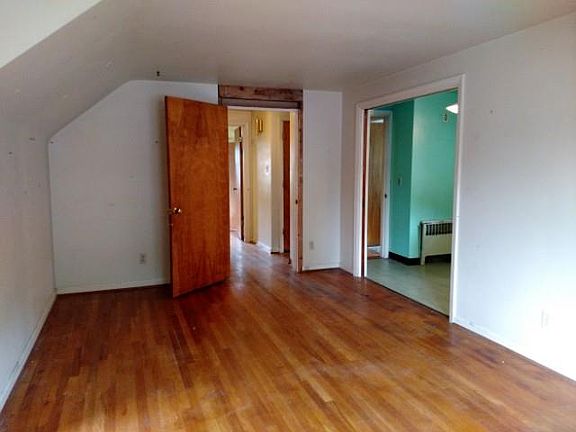 4th image of 900 Groton Ct
