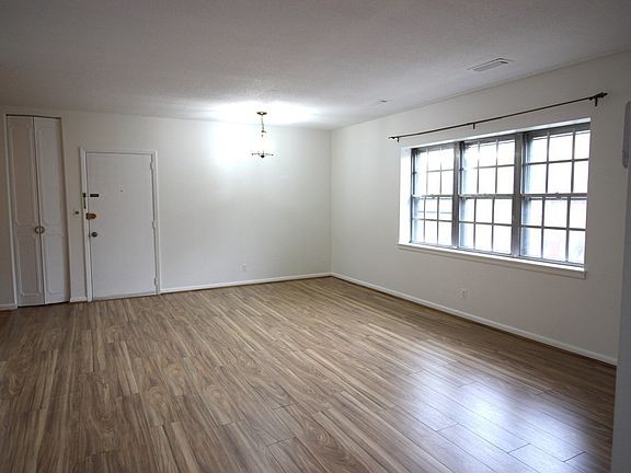 3rd image of 6 Lake Shore Ct #3A