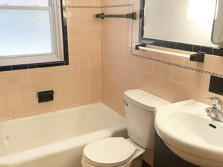Randolph Apartments — Photo 11