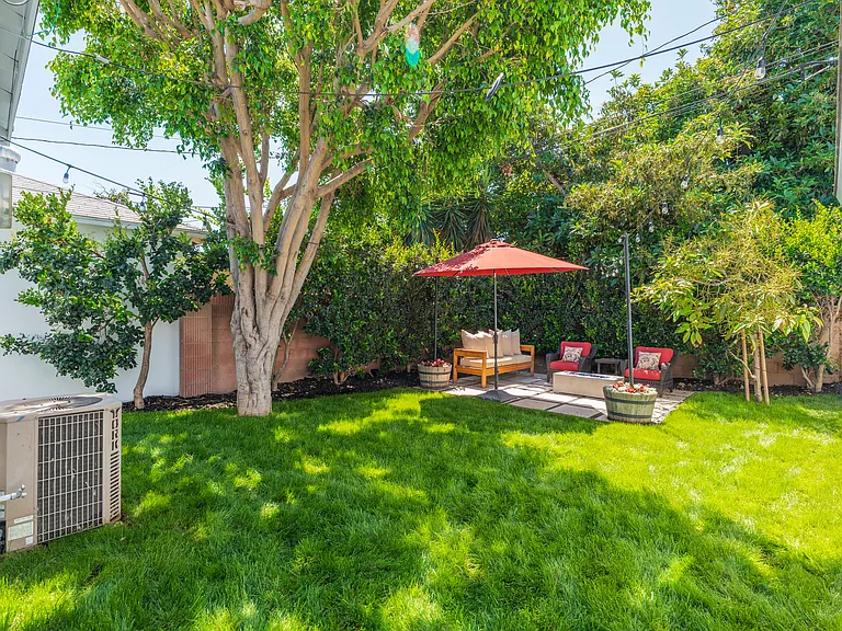 246 N Stevens St — Photo 4