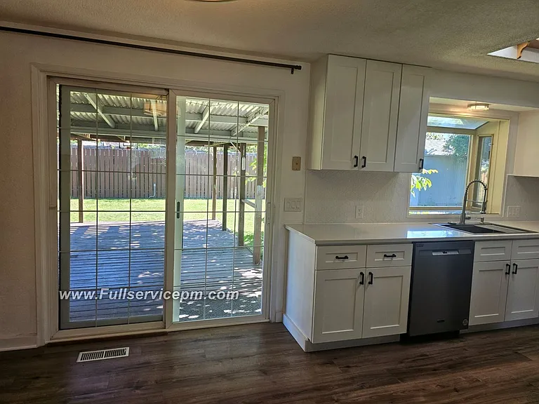 1800 4th St NE — Photo 16