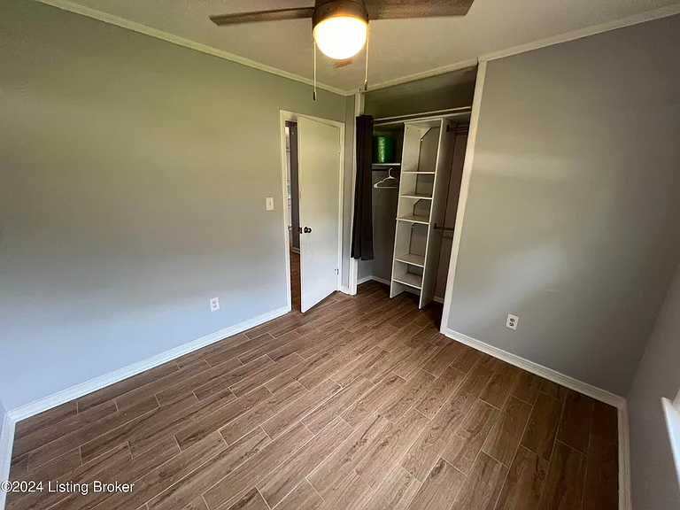 2307 Medford Ln — Photo 8