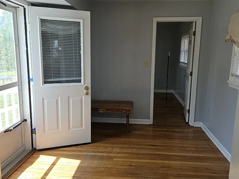 208 E Main St — Photo 18