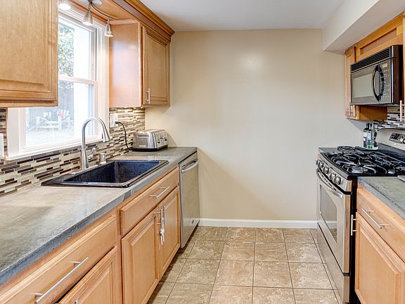 2nd image of 14714 Brook Dr