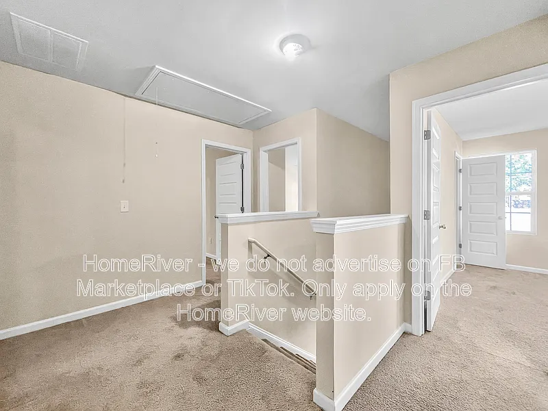 4 bed, 2.0 bath, 2045 sqft, $1,900 — Photo 4