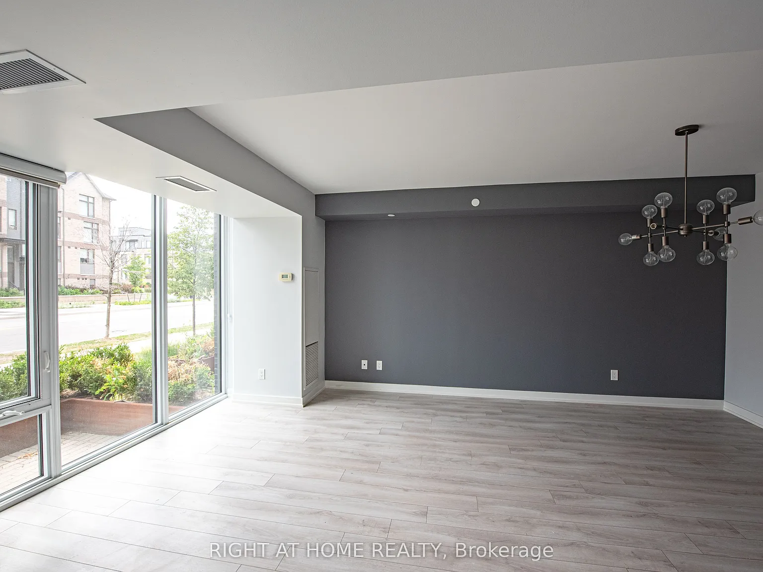 The Yorkdale Condos — Photo 4