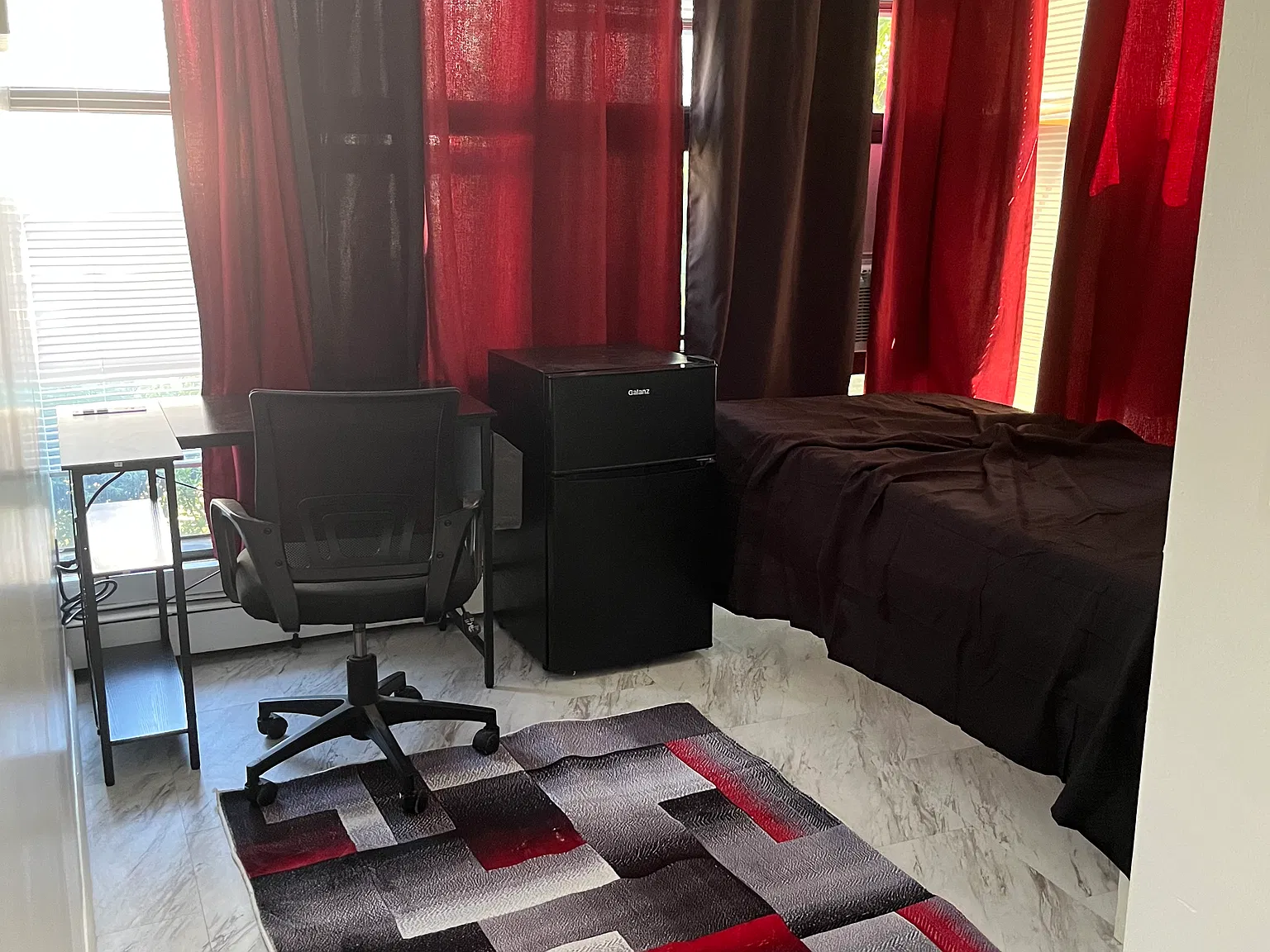 1 bed, 1.5 bath, $1,100 — Photo 1