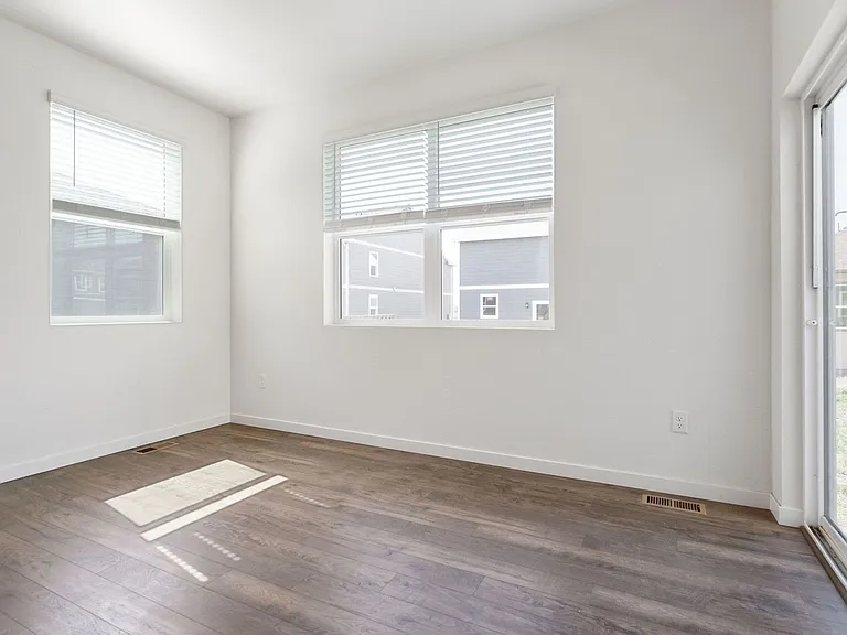 815 Elias Tarn Dr — Photo 9