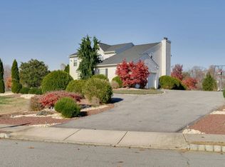 15 Galloping Brook Dr, Allentown, NJ 08501