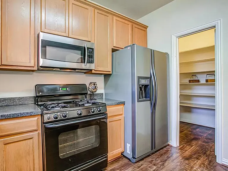 1208 Shamrock Dr — Photo 9