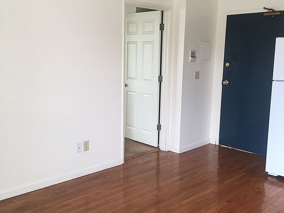 4th image of 2404 N Vancouver Ave #15
