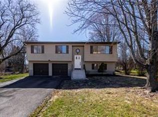 8 Ridge Rd, Poughkeepsie, NY 12603