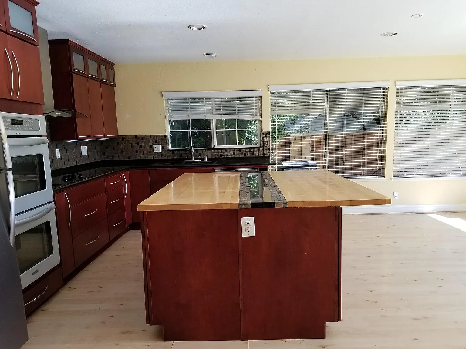 3 bed, 1442 sqft, $3,995 — Photo 3