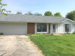 1013 Hillside Dr, Danville, IL 61832
