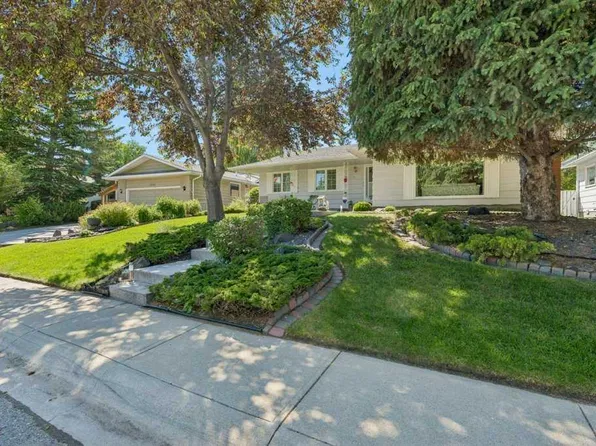 12224 N Lake Waterton Way SE, Calgary, AB T2J 2M4