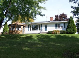 212 Riverside Dr, Cheboygan, MI 49721