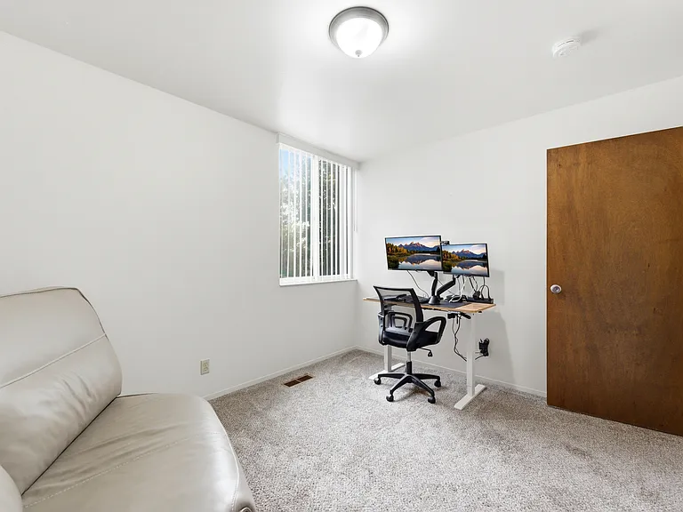 601 S 100 E — Photo 12