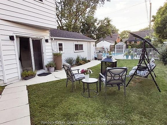 4th image of 1047 Esdras Ave