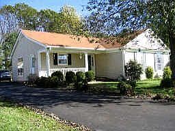 3 bedroom 2 bath nice yard with mature trees!