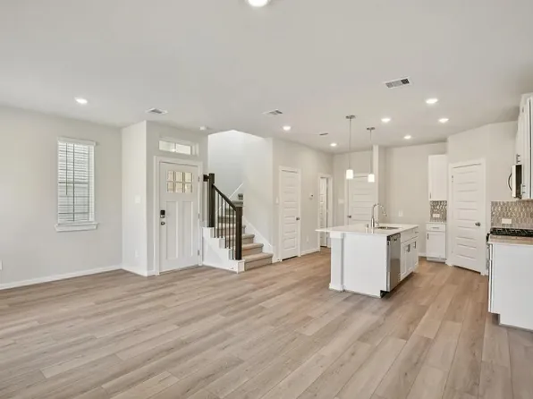 629 Sand Dollar Dr, Kemah, TX 77565