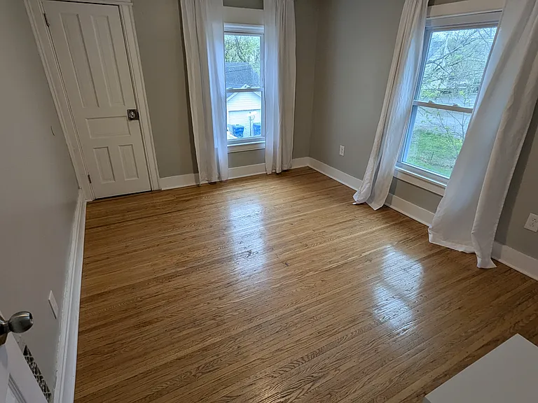 619 Sawyer St — Photo 10