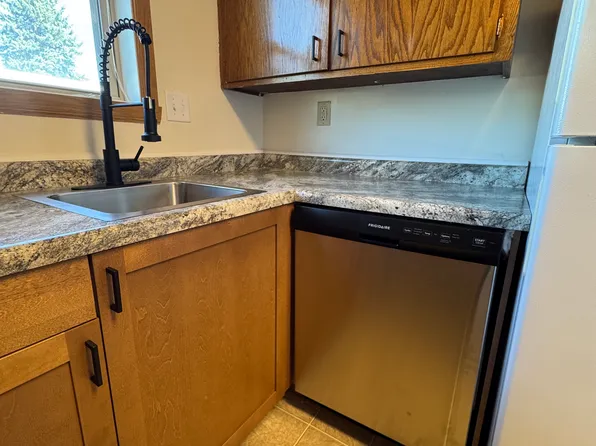 906 8th St S #1, Moorhead, MN 56560