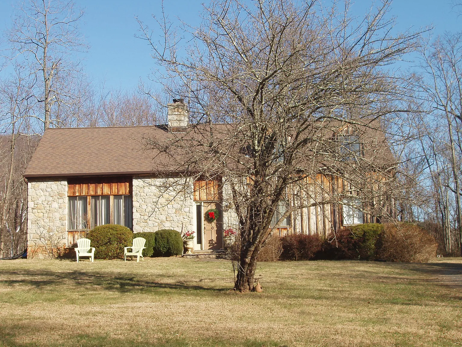 40 Stonewall Ln — Photo 1