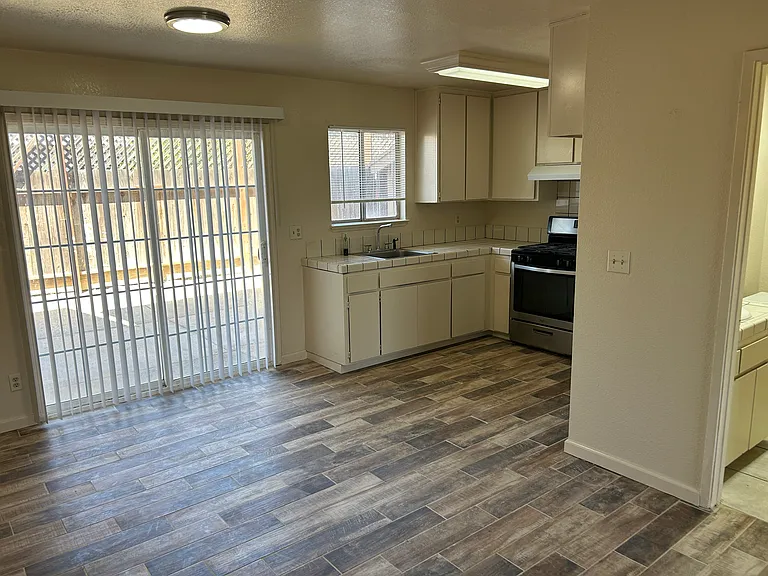 1200 Oak Ave #C — Photo 4