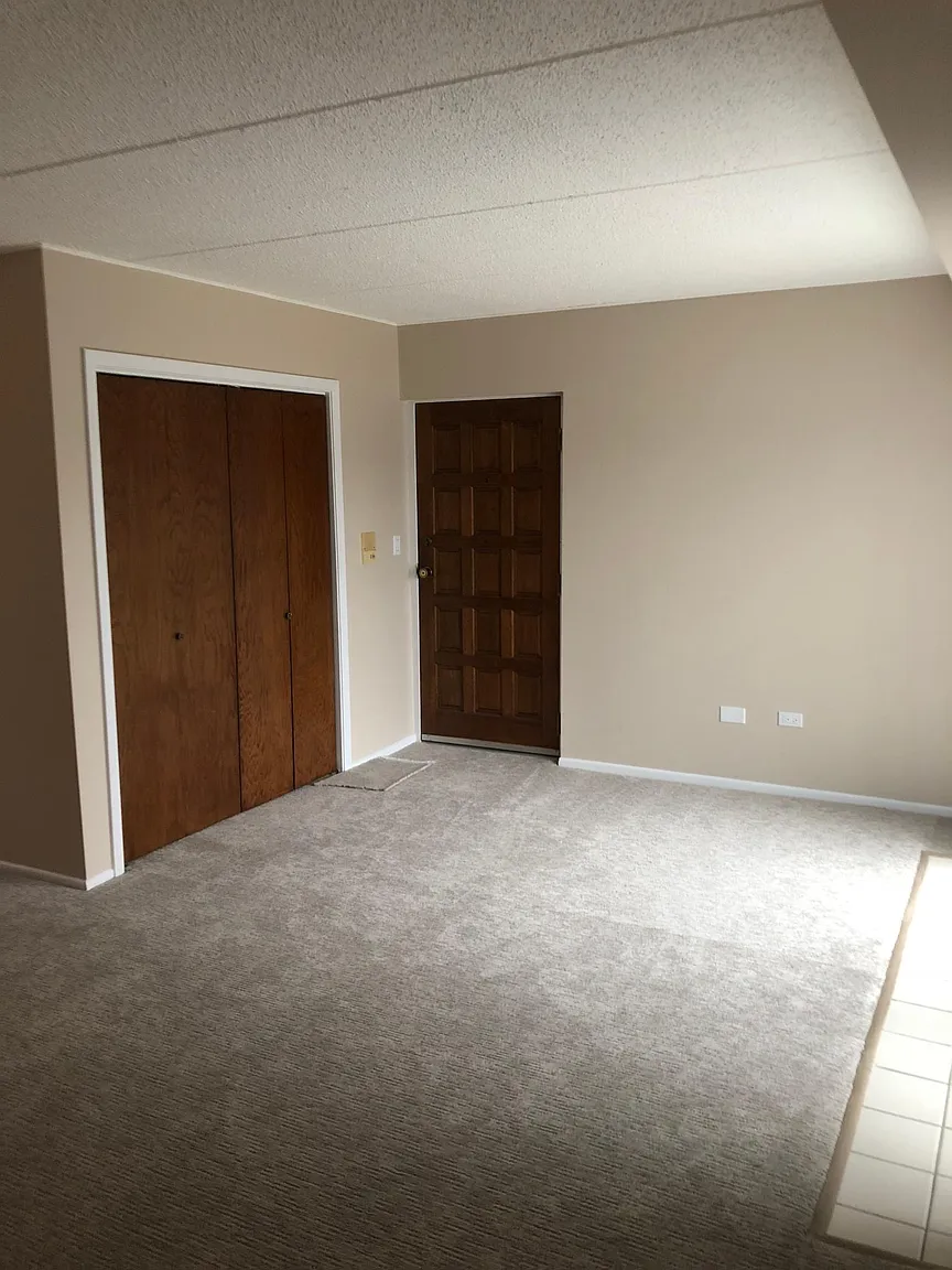 271 W 1st St APT 2B photo 1