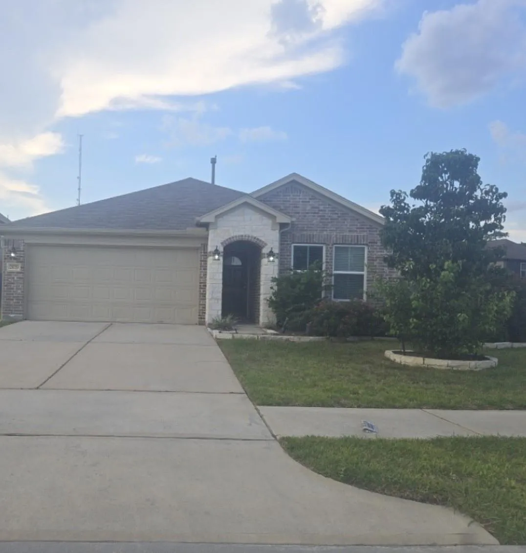 3 bed, 2.0 bath, 1426 sqft, $2,300 — Photo 1