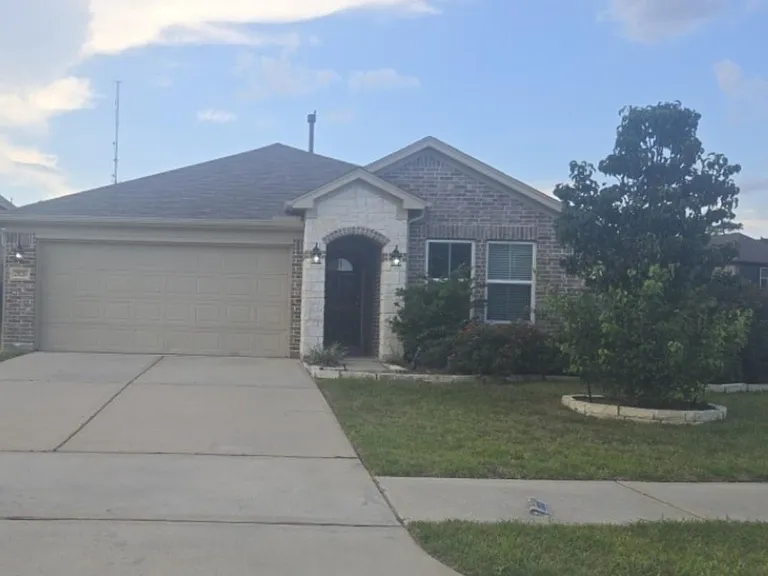 29219 Enchanted Falls Cir — Photo 1
