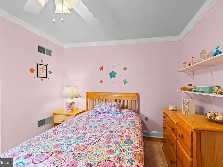 14 Garden Ct — Photo 7