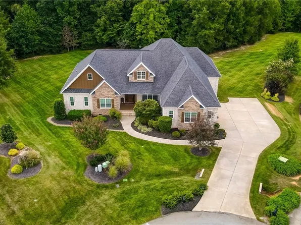 7288 Henson Forest Dr, Summerfield, NC 27358