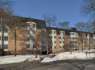 150 Lake Blvd APT 111, Buffalo Grove, IL 60089