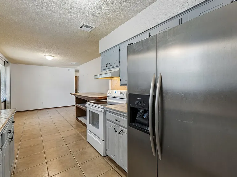 3401 E Noble Dr — Photo 12