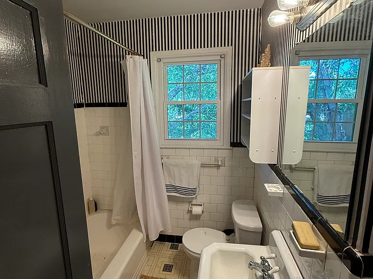 200 N Laurel Ave #11B — Photo 9