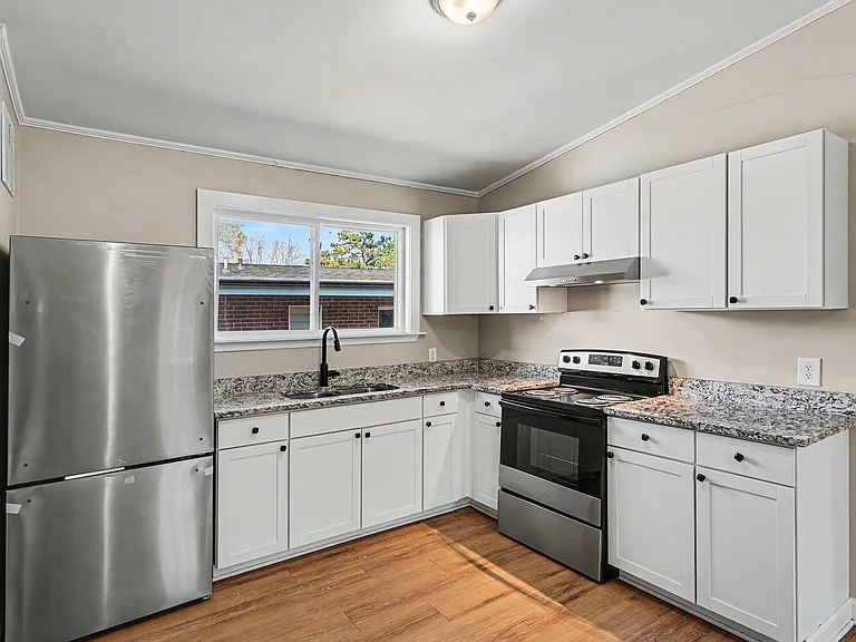 511 Saunders Pl #B — Photo 4