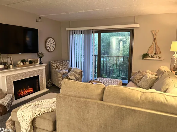 2700 N Shore Dr #406, Clear Lake, IA 50428