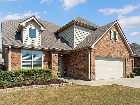 3rd image of 300 Creekside Cir