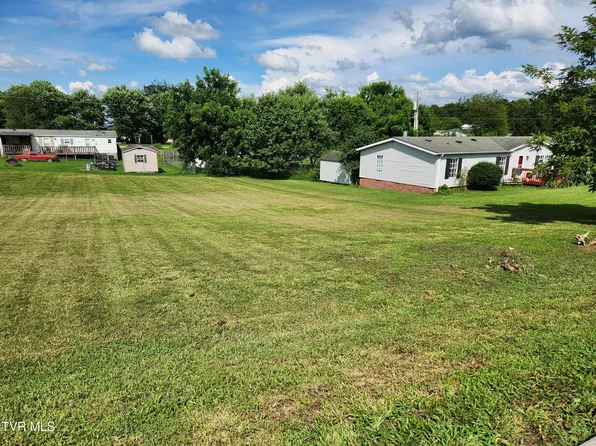 319 Lories Ln, Piney Flats, TN 37686