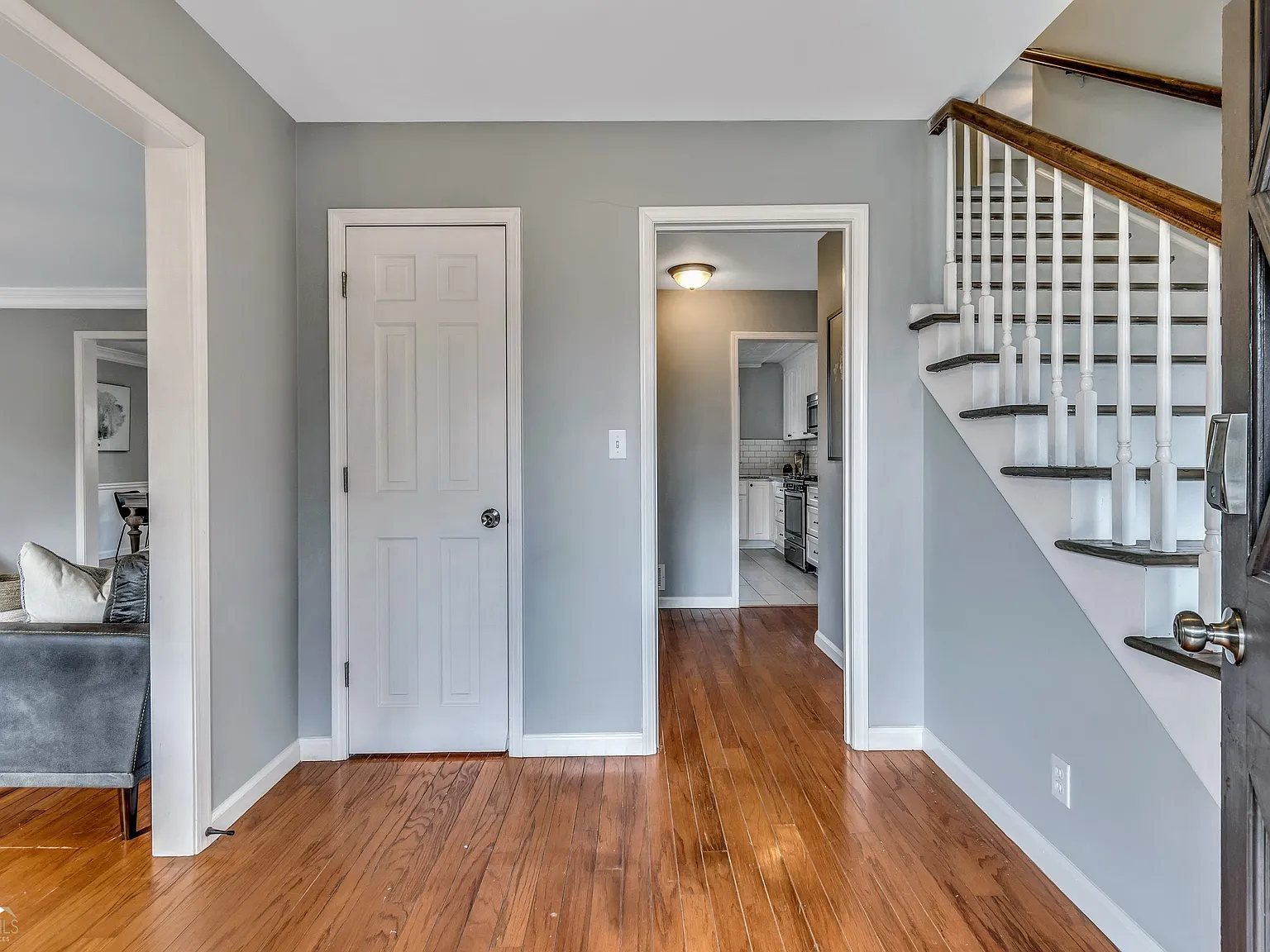 5 bed, 3.0 bath, 3200 sqft, $6,900 — Photo 2