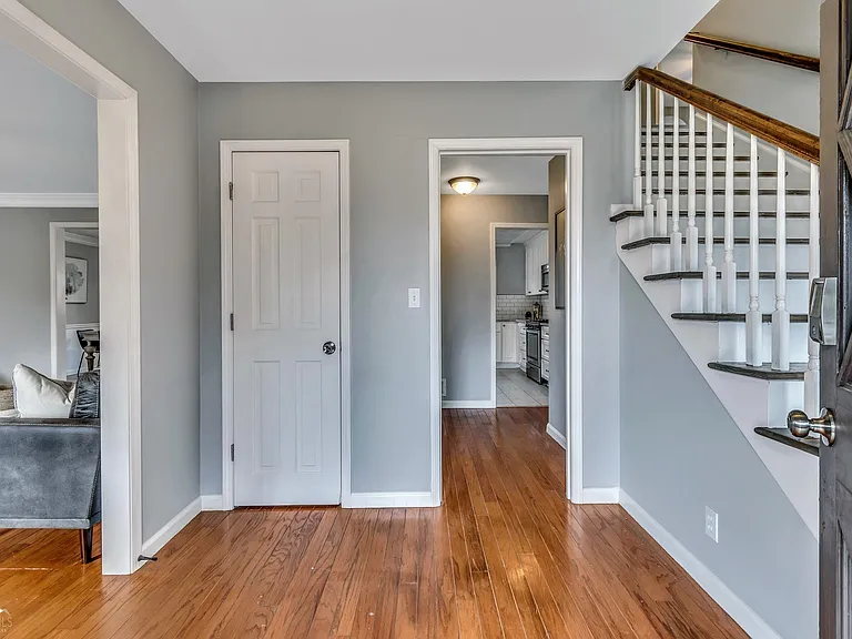 367 Autumn Ln SE — Photo 2