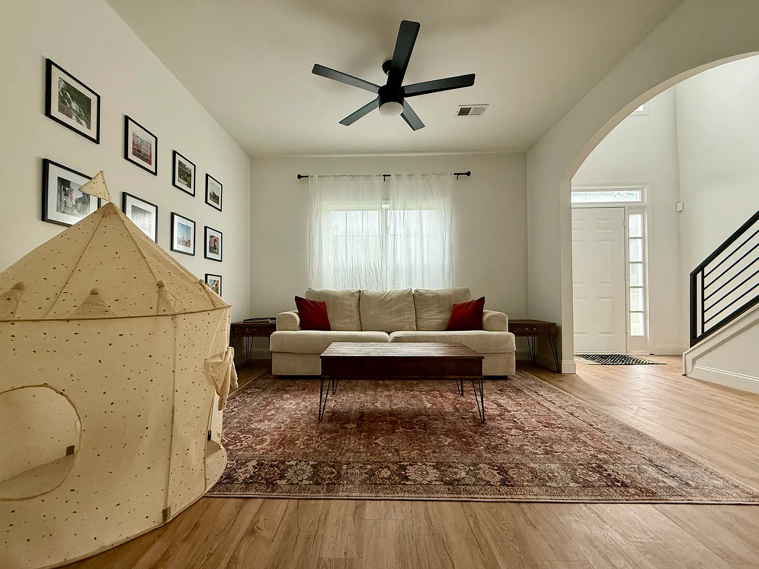 4 bed, 2.5 bath, 2154 sqft, $3,150 — Photo 3