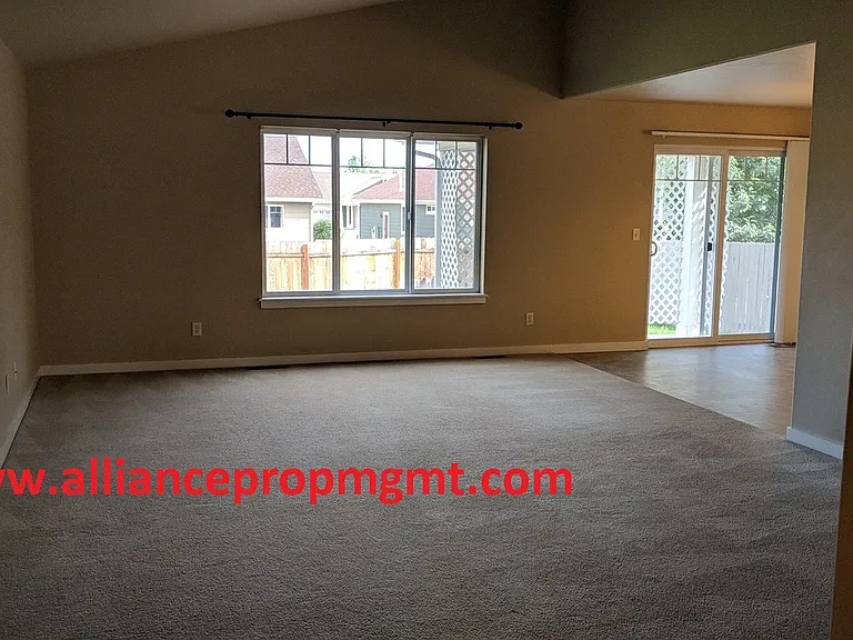 2907 Lily Dr — Photo 2