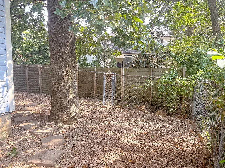 6401 Longwood Rd — Photo 32
