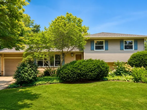 742 E Baldwin Rd, Palatine, IL 60074