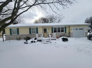 95 Hutchinson Dr, North East, PA 16428