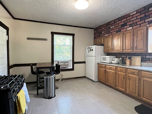 4th image of 26 Jefferson St #1